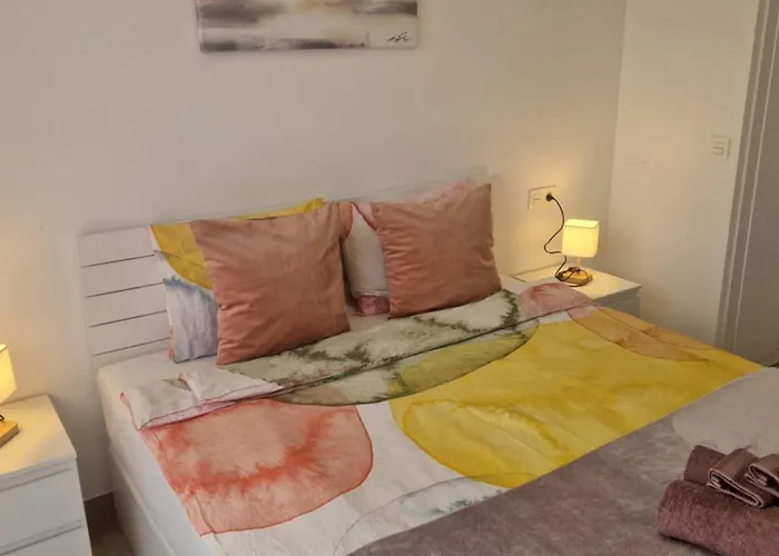 Moonlight Duplex Boliches * فوينخيرولا